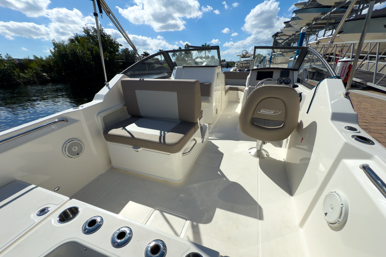 2026 Boston Whaler 210 Vantage 6