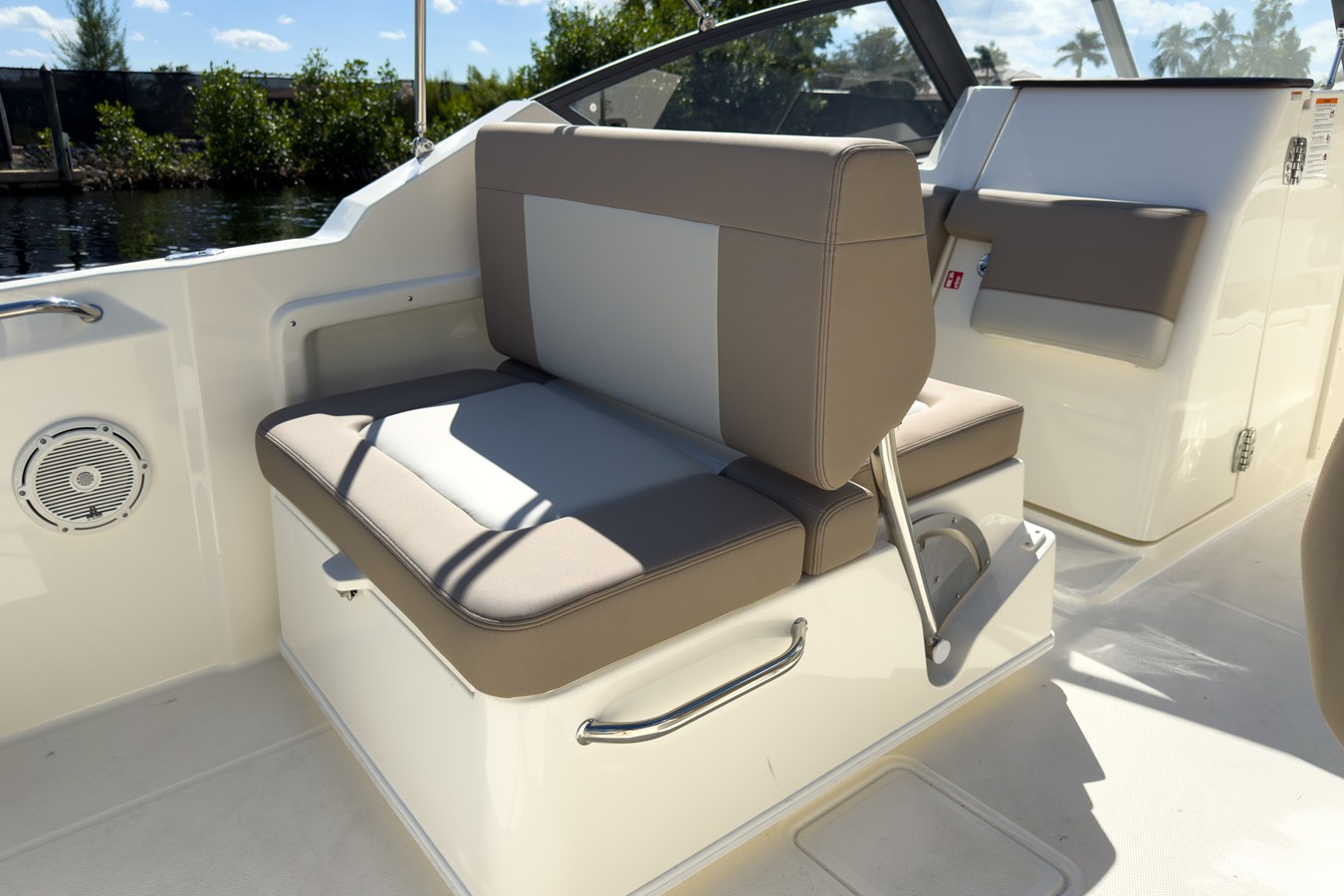 2026 Boston Whaler 210 Vantage 8