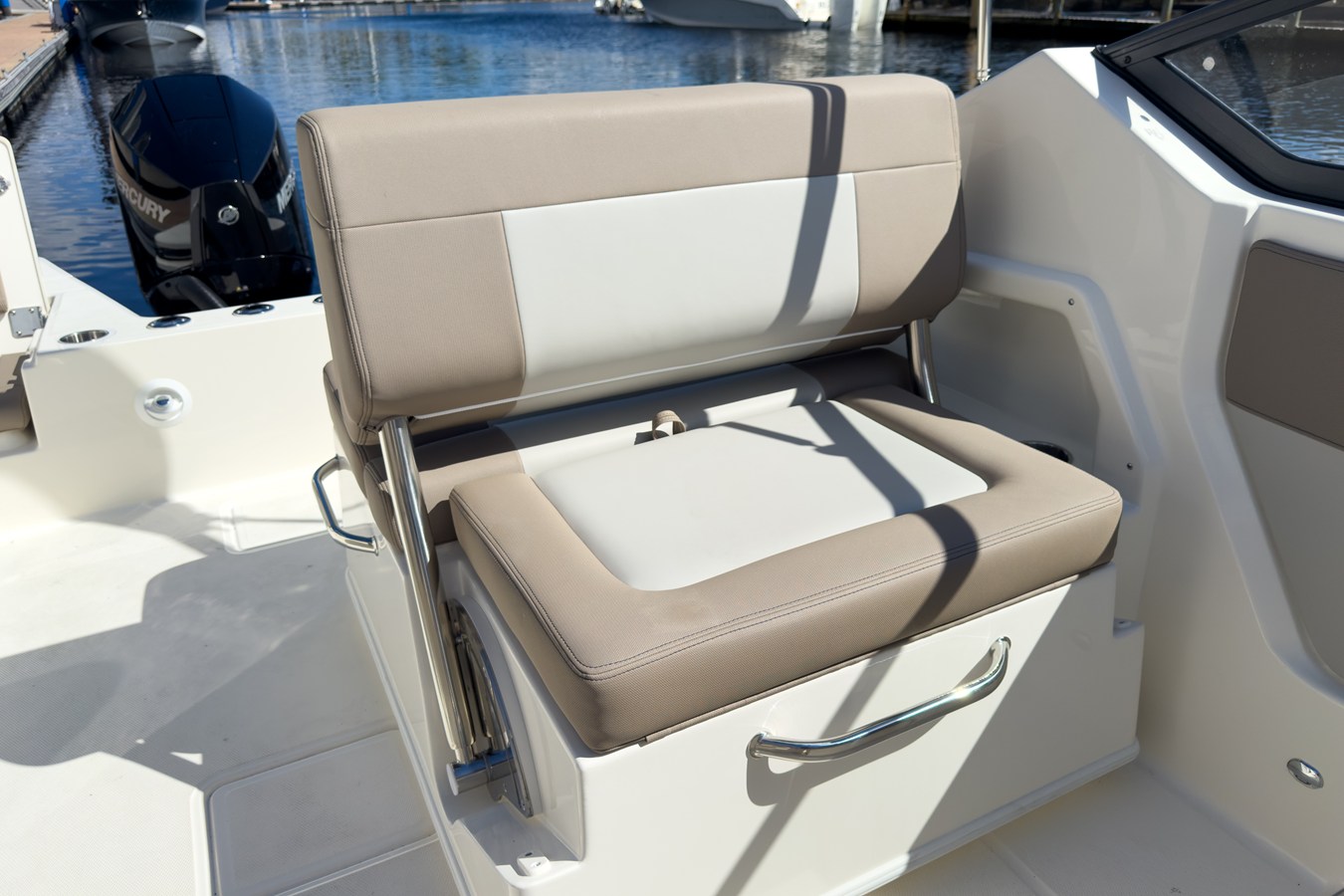 2026 Boston Whaler 210 Vantage 9