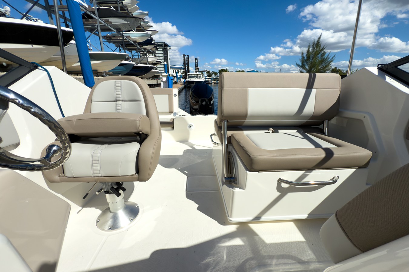 2026 Boston Whaler 210 Vantage 15