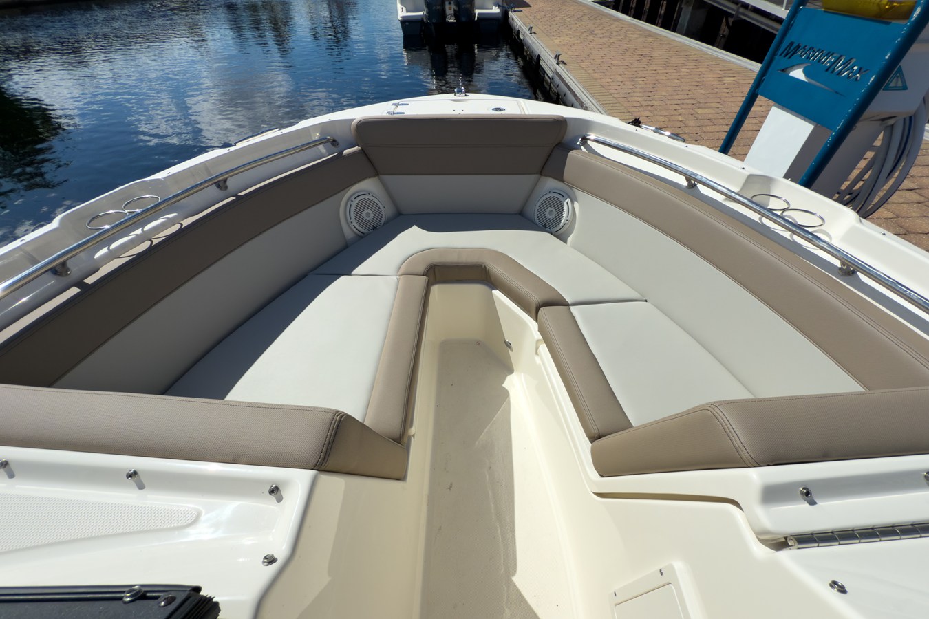 2026 Boston Whaler 210 Vantage 16