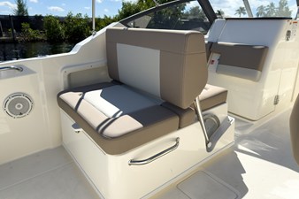 2026 Boston Whaler 210 Vantage 8
