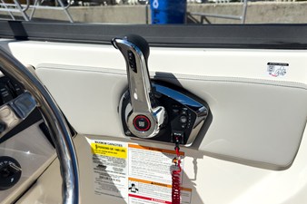 2026 Boston Whaler 210 Vantage 13