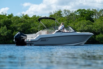 2026 Boston Whaler 210 Vantage 23