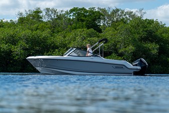 2026 Boston Whaler 210 Vantage 27
