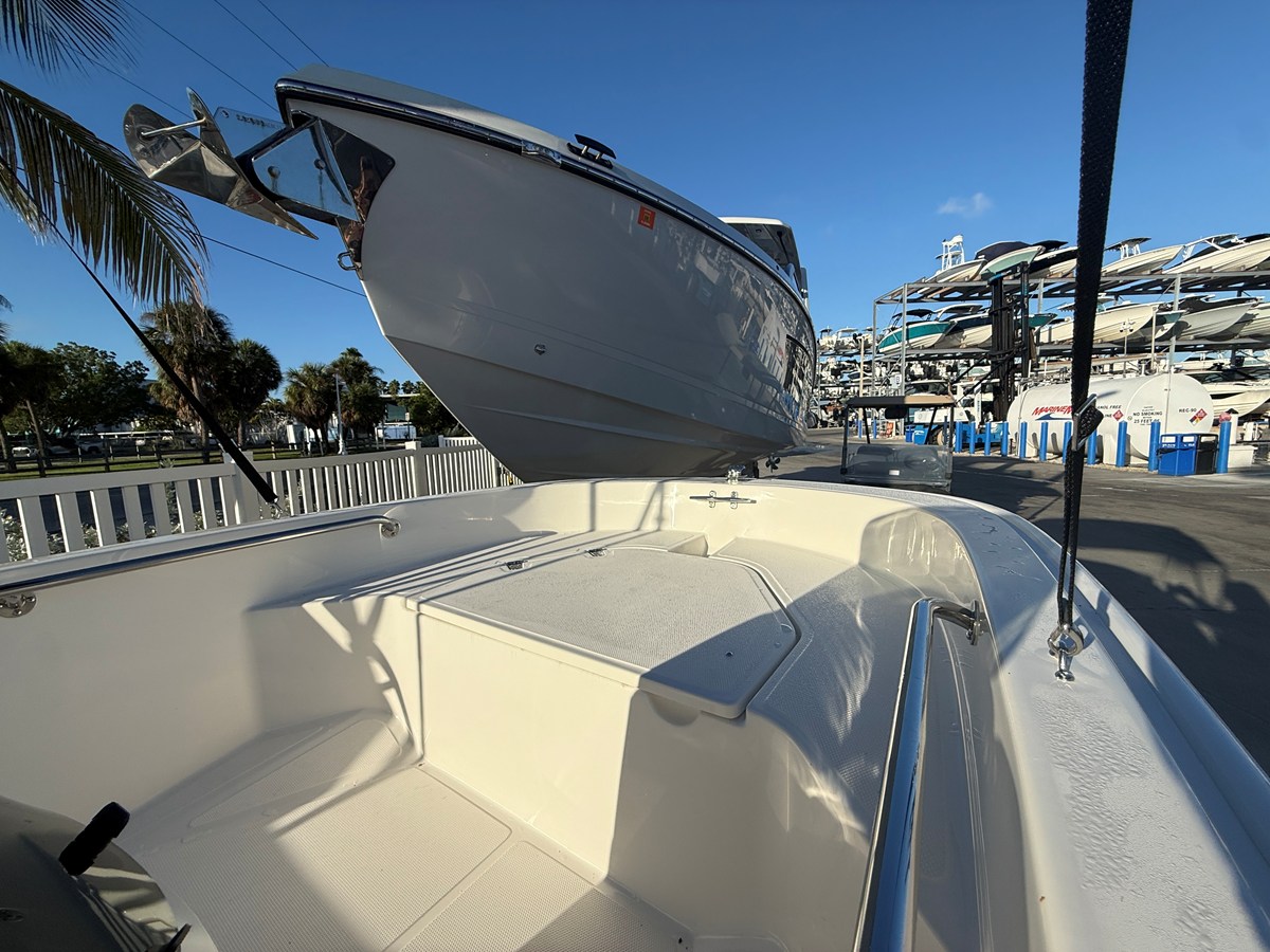 2027 Boston Whaler 130 Super Sport 7