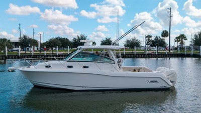 Boston Whaler 345 CONQUEST 0 2017 Boston Whaler 345 CONQUEST 1