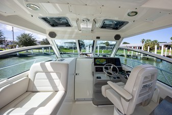 Boston Whaler 345 CONQUEST 10 2017 Boston Whaler 345 CONQUEST 11