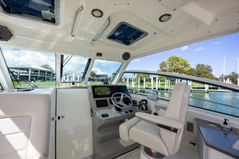 Boston Whaler 345 CONQUEST 11 2017 Boston Whaler 345 CONQUEST 12