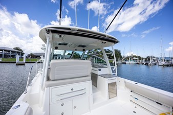 Boston Whaler 345 CONQUEST 18 2017 Boston Whaler 345 CONQUEST 19