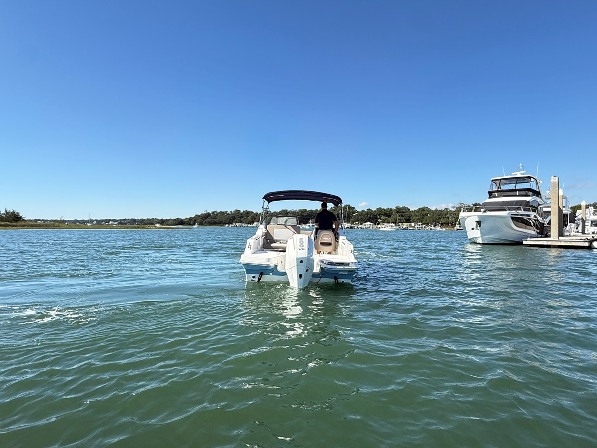 2027 Boston Whaler 210 Vantage 5