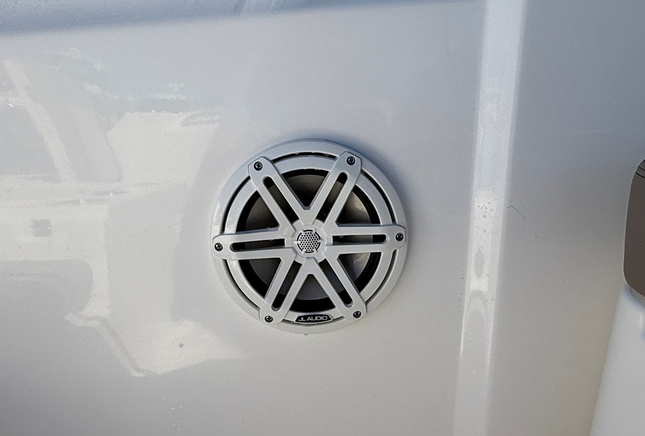 2027 Boston Whaler 210 Vantage 12