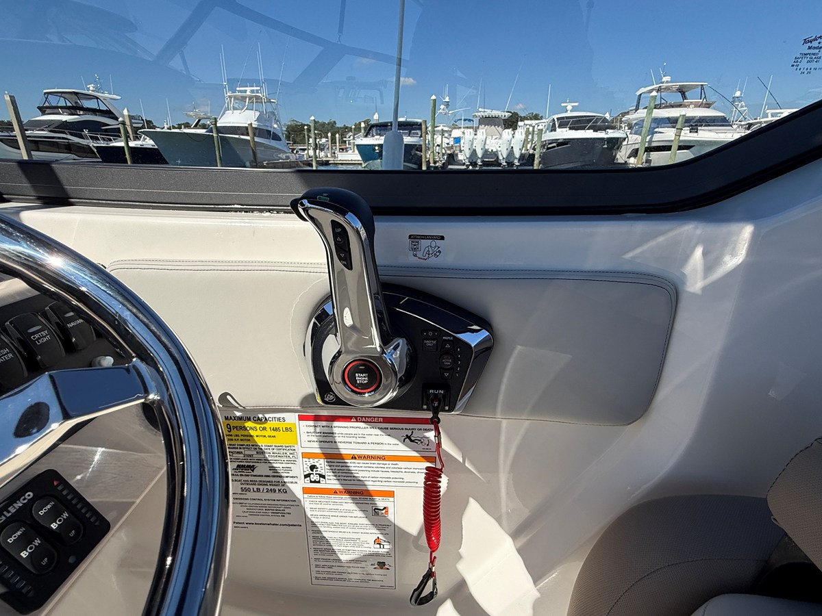 2027 Boston Whaler 210 Vantage 22