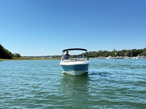 2027 Boston Whaler 210 Vantage 8