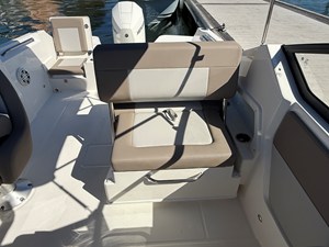 2027 Boston Whaler 210 Vantage 16