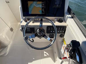 2027 Boston Whaler 210 Vantage 21