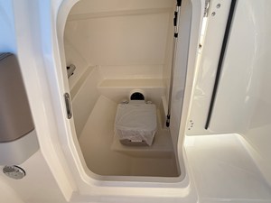 2027 Boston Whaler 210 Vantage 25