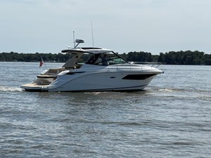 Sea Ray 320 SUNDANCER 0 2019 Sea Ray 320 SUNDANCER 1