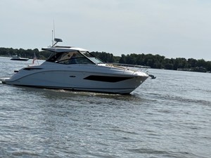 Sea Ray 320 SUNDANCER 1 2019 Sea Ray 320 SUNDANCER 2