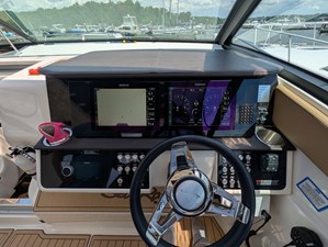 Sea Ray 320 SUNDANCER 28 2019 Sea Ray 320 SUNDANCER 29