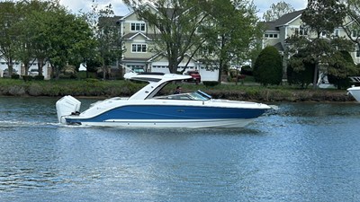 Sea Ray SLX 310 Outboard 1 2026 Sea Ray SLX 310 Outboard 2