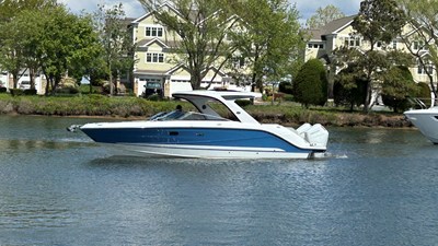 Sea Ray SLX 310 Outboard 7 2026 Sea Ray SLX 310 Outboard 8