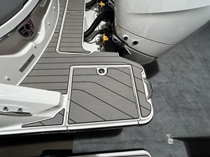 Sea Ray SLX 310 Outboard 12 2026 Sea Ray SLX 310 Outboard 13