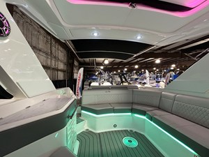Sea Ray SLX 310 Outboard 24 2026 Sea Ray SLX 310 Outboard 25