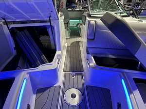 Sea Ray SLX 310 Outboard 37 2026 Sea Ray SLX 310 Outboard 38