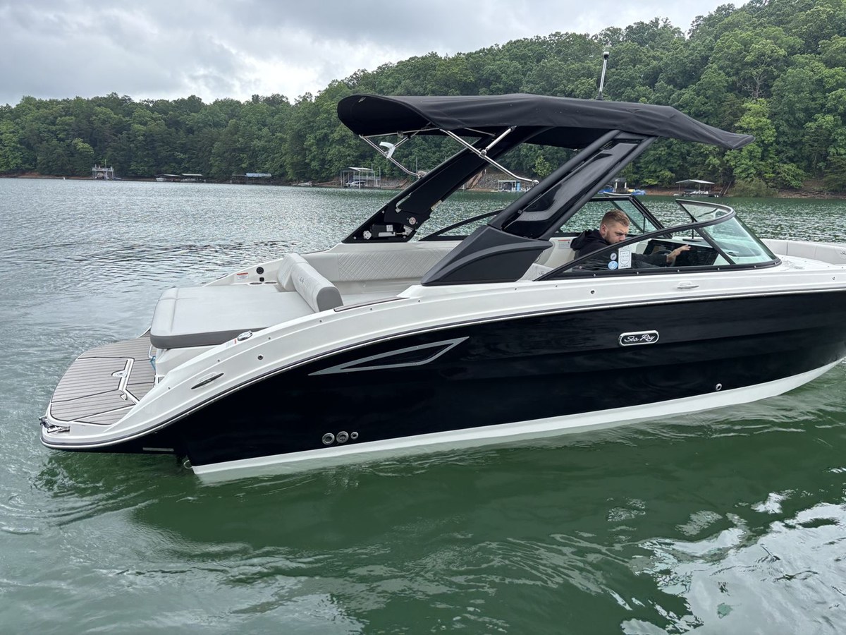 2026 Sea Ray SDX 270 3