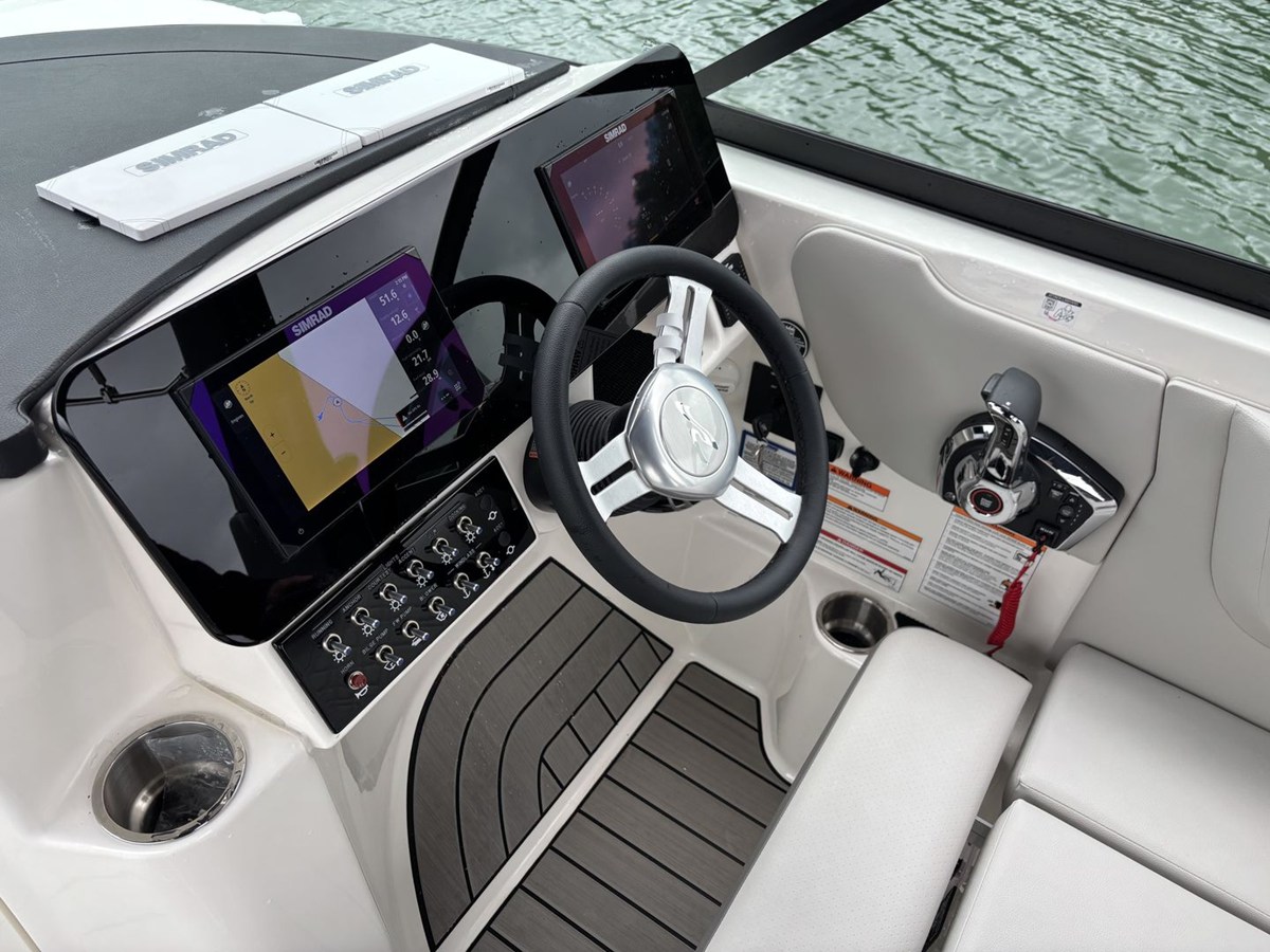 2026 Sea Ray SDX 270 6