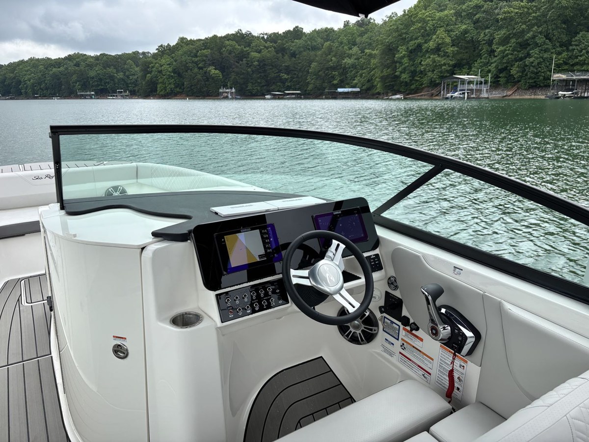 2026 Sea Ray SDX 270 8