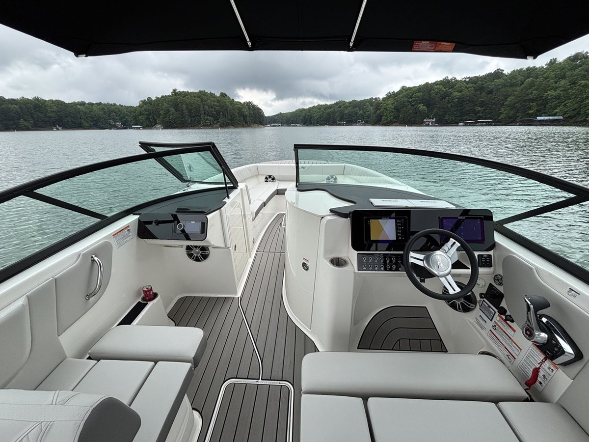2026 Sea Ray SDX 270 9