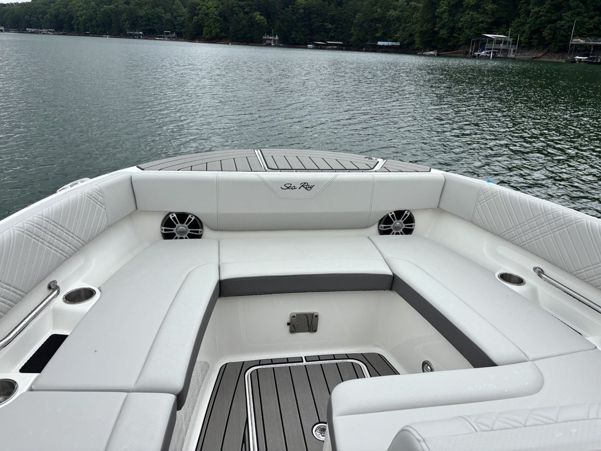 2026 Sea Ray SDX 270 15