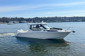 Boston Whaler 325 Conquest 1 2026 Boston Whaler 325 Conquest 2