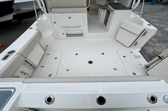 Boston Whaler 325 Conquest 7 2026 Boston Whaler 325 Conquest 8