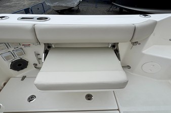 Boston Whaler 325 Conquest 10 2026 Boston Whaler 325 Conquest 11
