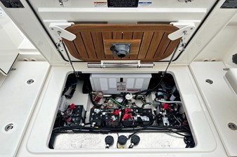 Boston Whaler 325 Conquest 11 2026 Boston Whaler 325 Conquest 12