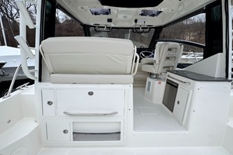 Boston Whaler 325 Conquest 17 2026 Boston Whaler 325 Conquest 18