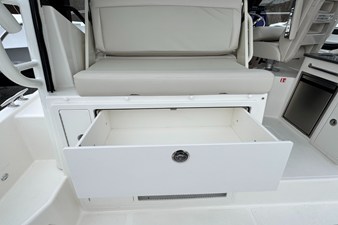 Boston Whaler 325 Conquest 19 2026 Boston Whaler 325 Conquest 20
