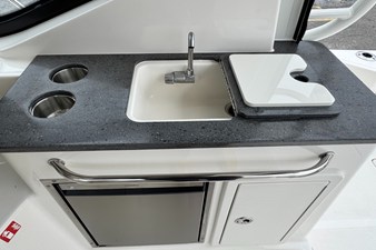 Boston Whaler 325 Conquest 22 2026 Boston Whaler 325 Conquest 23