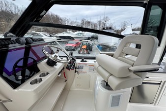 Boston Whaler 325 Conquest 25 2026 Boston Whaler 325 Conquest 26