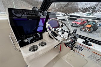 Boston Whaler 325 Conquest 26 2026 Boston Whaler 325 Conquest 27