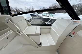 Boston Whaler 325 Conquest 27 2026 Boston Whaler 325 Conquest 28