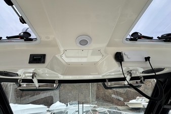Boston Whaler 325 Conquest 30 2026 Boston Whaler 325 Conquest 31