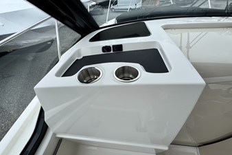 Boston Whaler 325 Conquest 31 2026 Boston Whaler 325 Conquest 32
