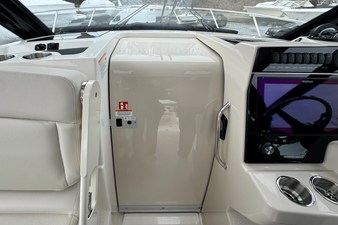 Boston Whaler 325 Conquest 32 2026 Boston Whaler 325 Conquest 33