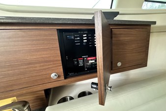 Boston Whaler 325 Conquest 40 2026 Boston Whaler 325 Conquest 41