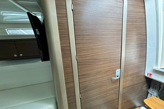 Boston Whaler 325 Conquest 42 2026 Boston Whaler 325 Conquest 43
