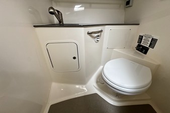 Boston Whaler 325 Conquest 45 2026 Boston Whaler 325 Conquest 46
